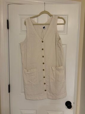 Cream Denim Button-Front Sleeveless Dress with Patch Pockets
